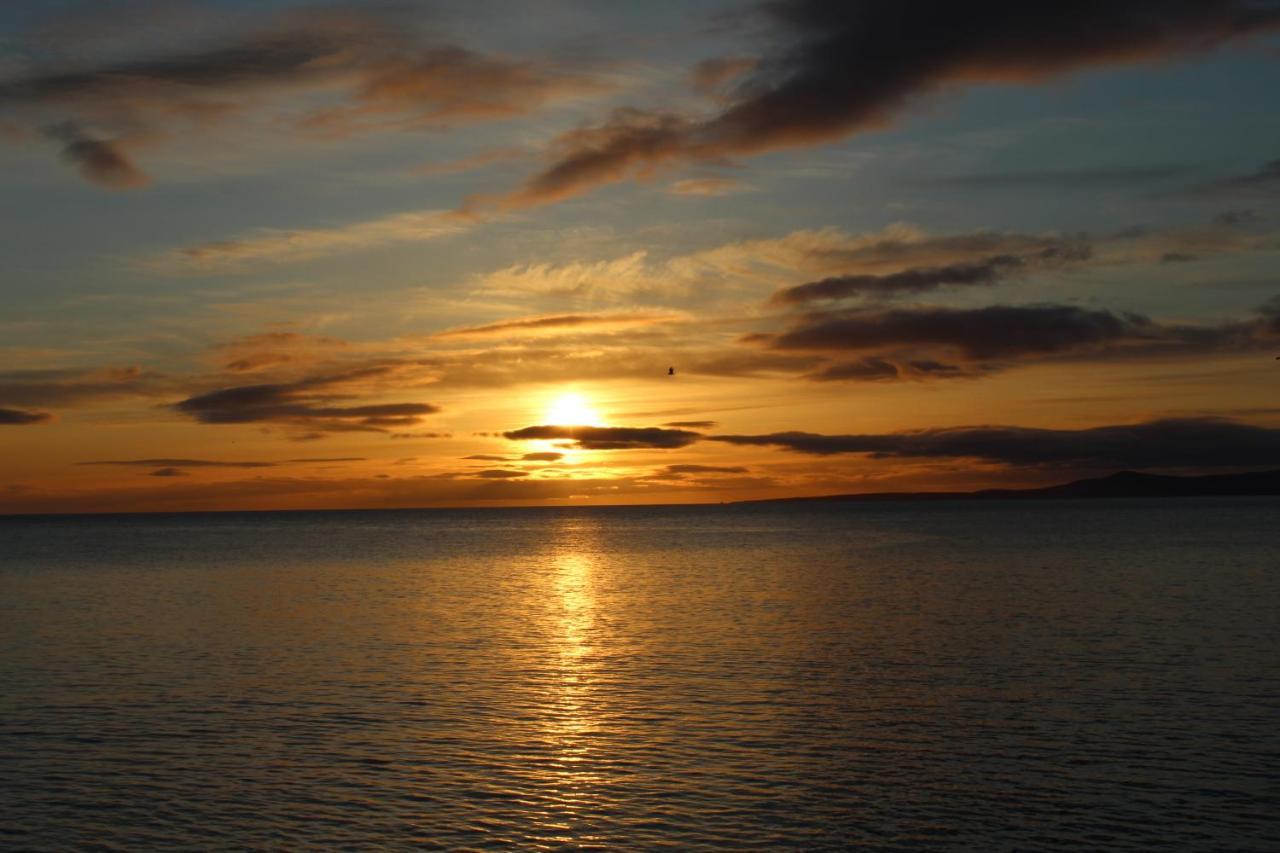 Beachfront Panoramic Seaview Free Wifi & Parking Lossiemouth Exterior photo
